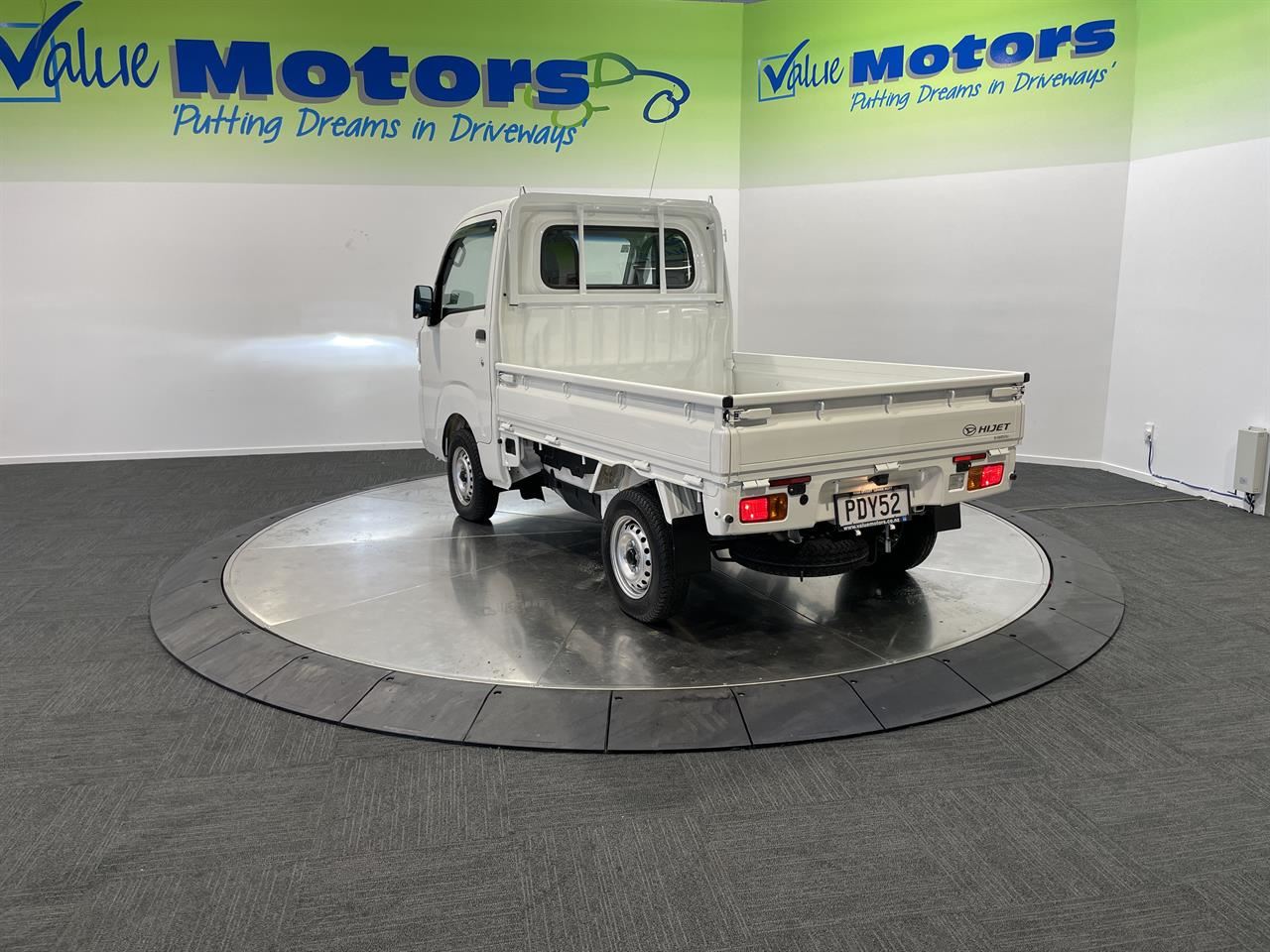 Vehicle image 5