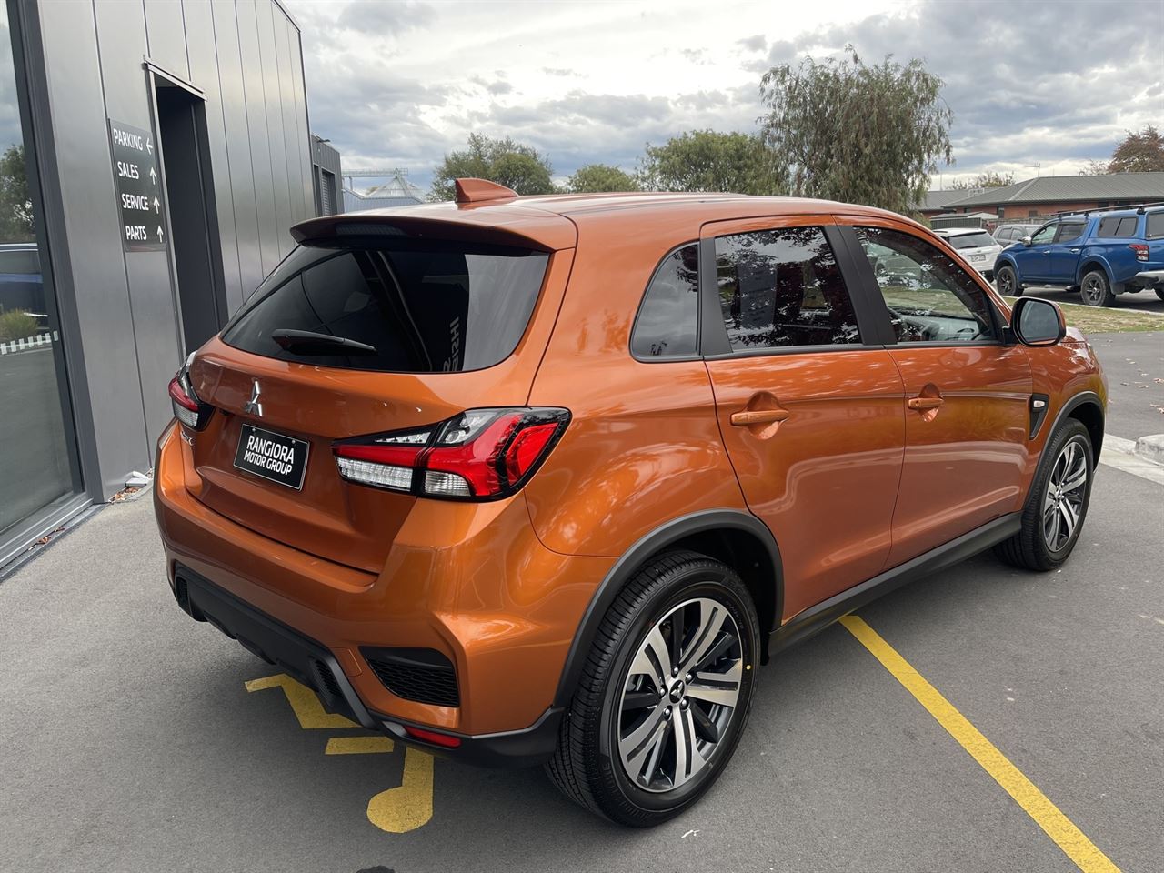 Vehicle image 5