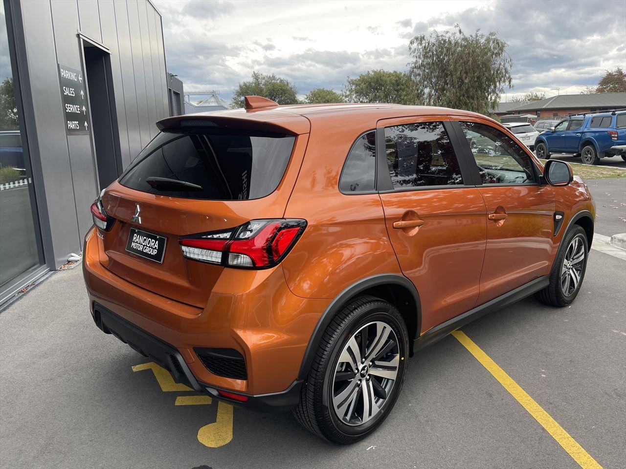 Vehicle image 5