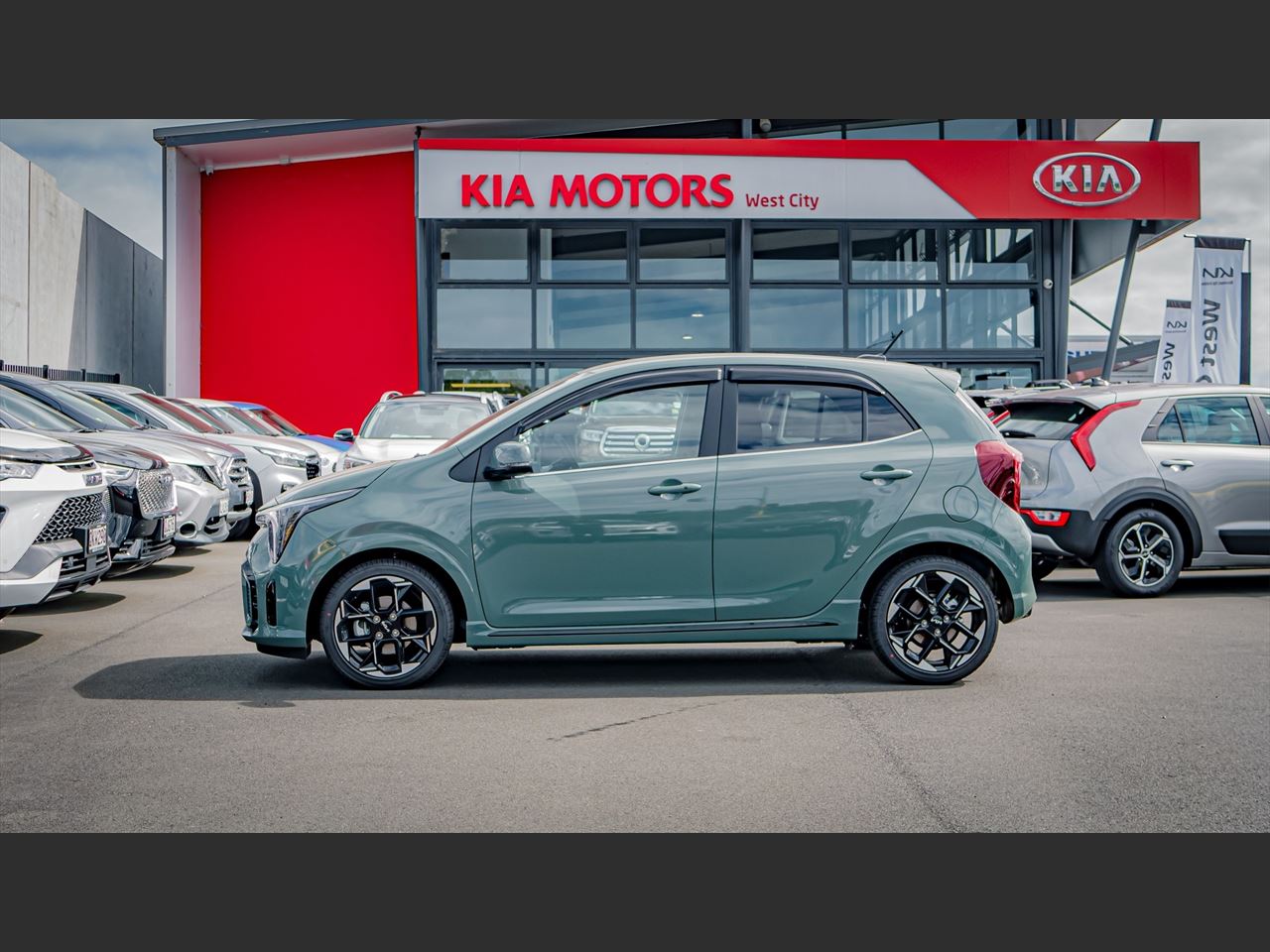 Vehicle image 5
