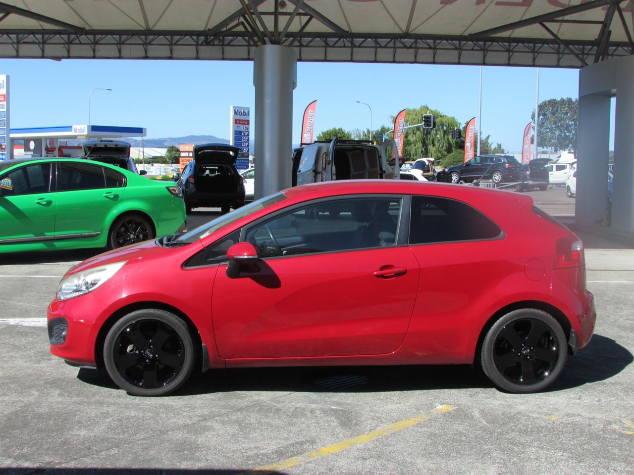Vehicle image 4