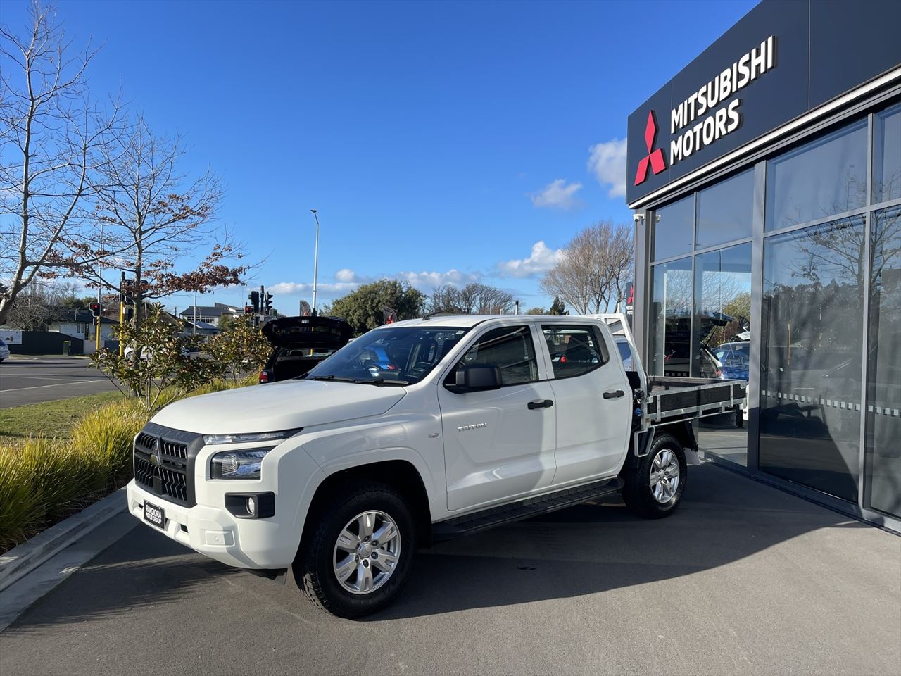 Vehicle image 4