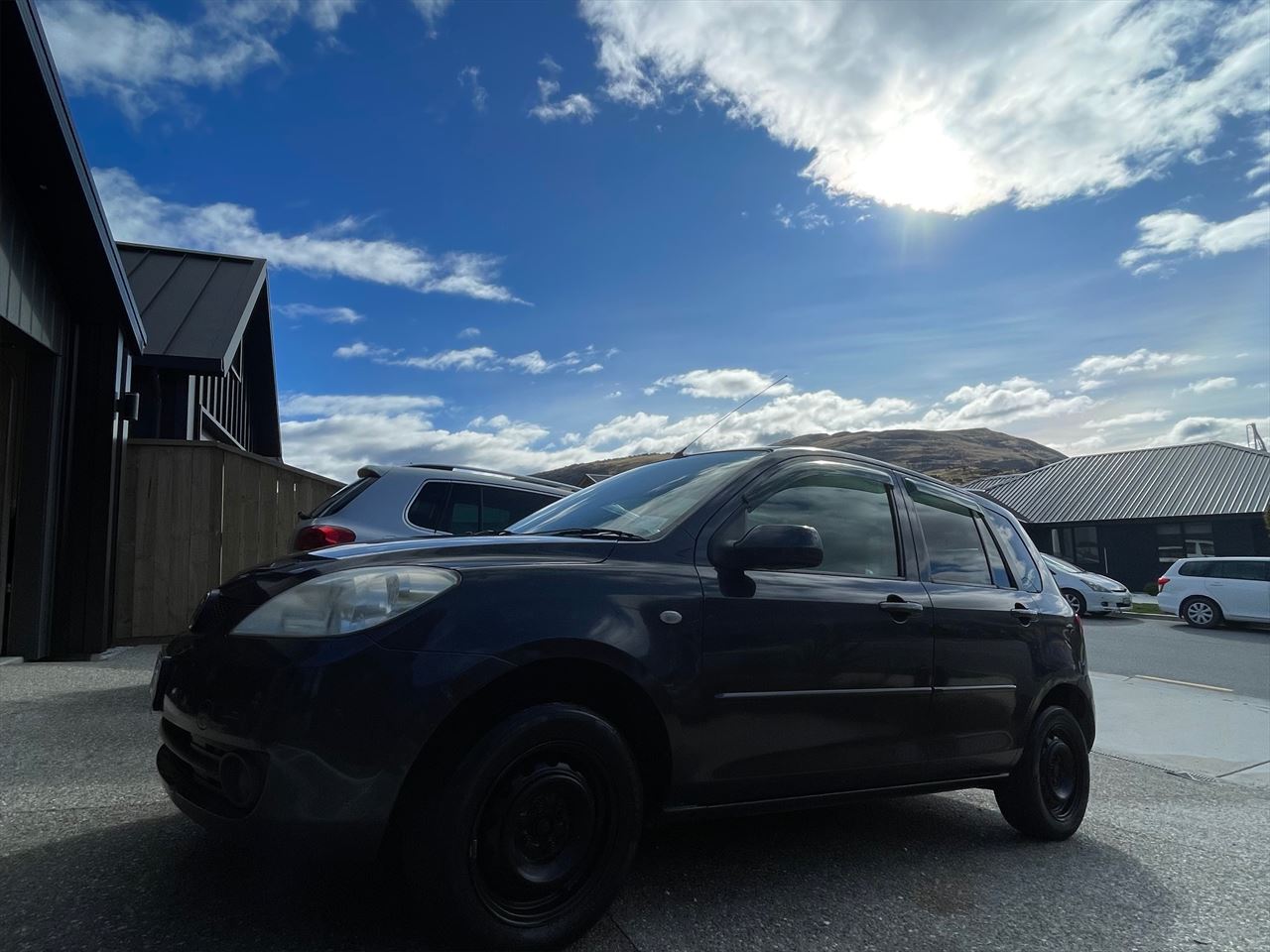 Vehicle image 4