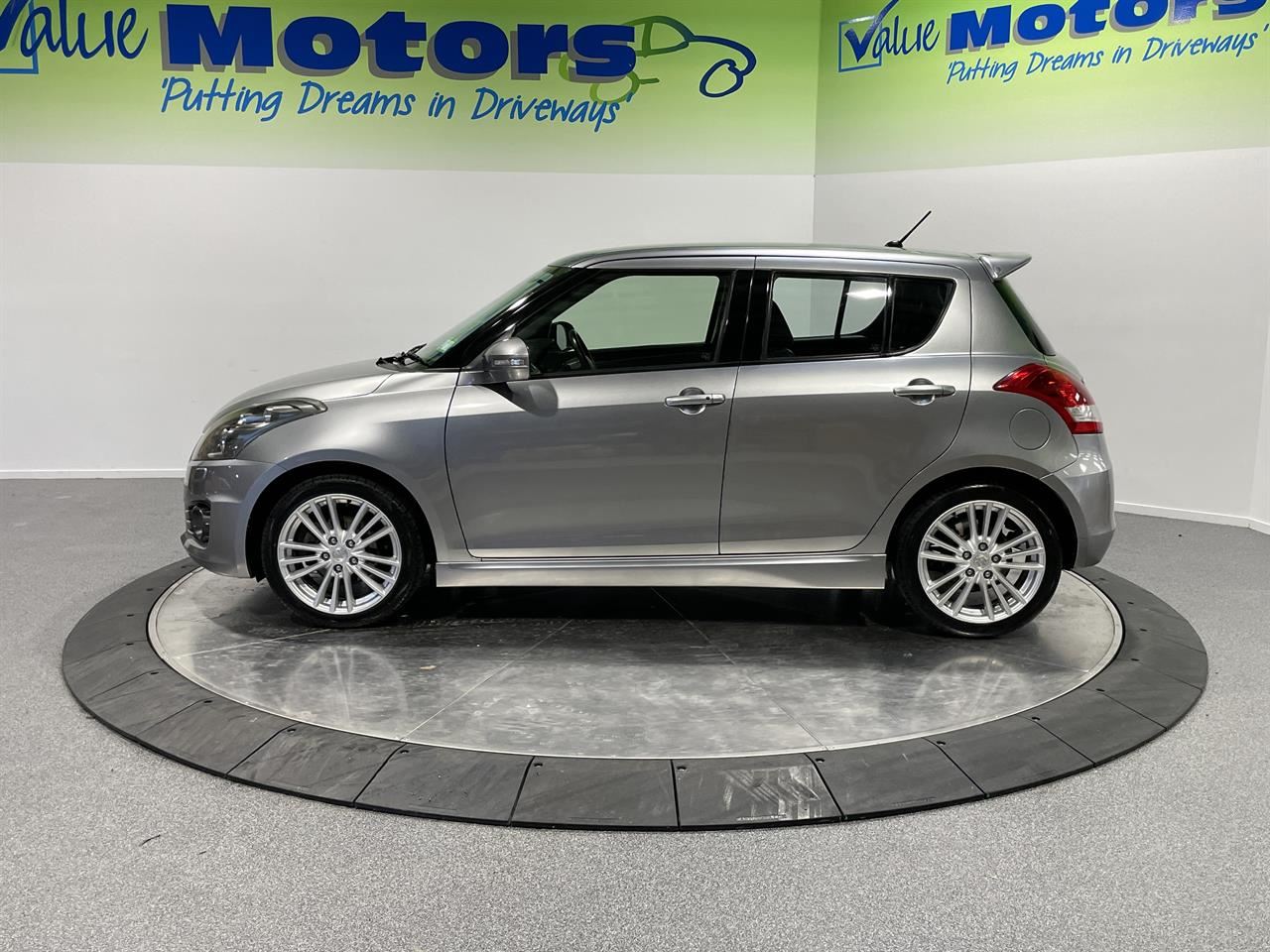 Vehicle image 5