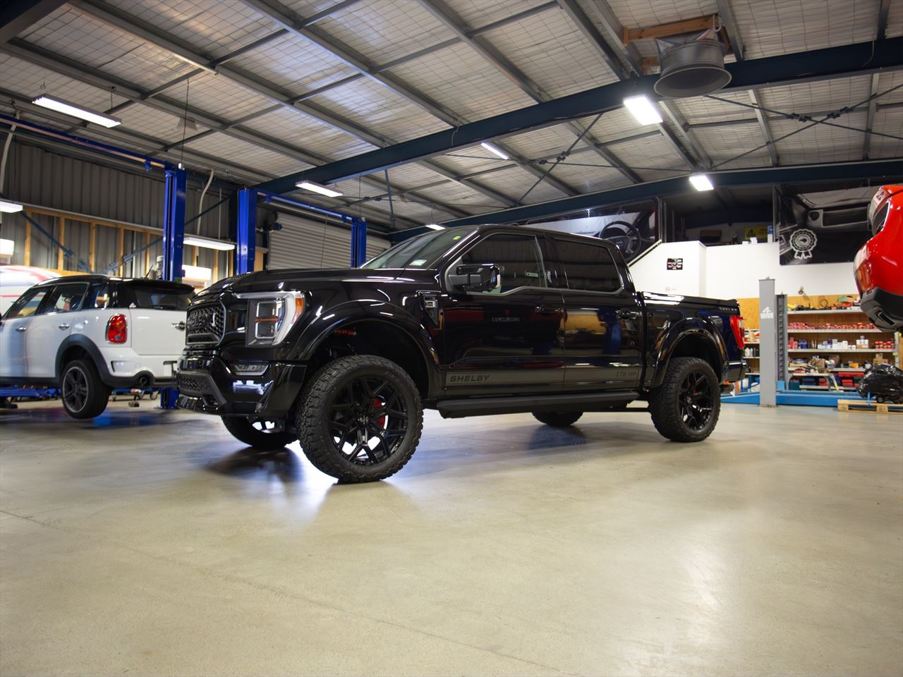 Vehicle image 4