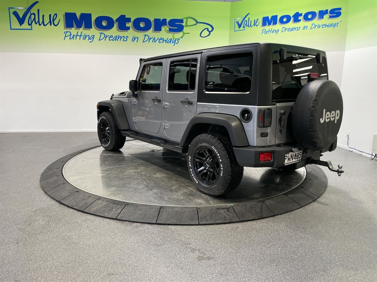 Vehicle image 5