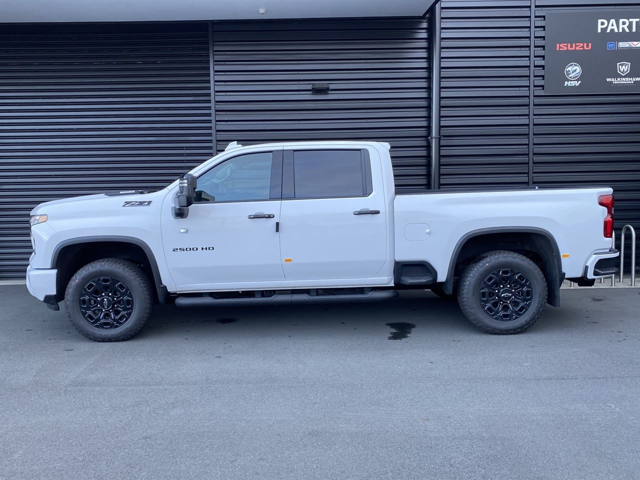 Vehicle image 4