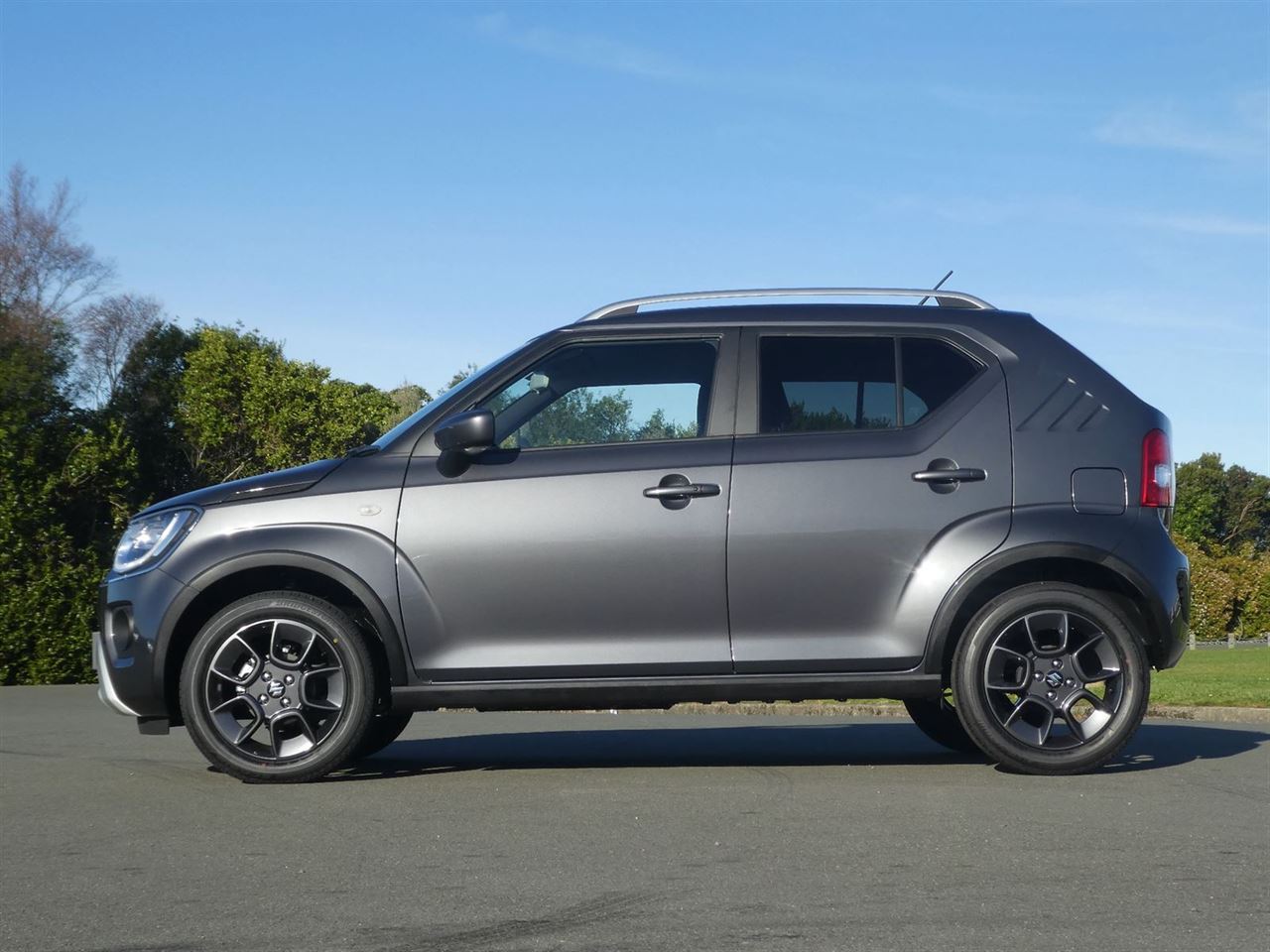 Vehicle image 5