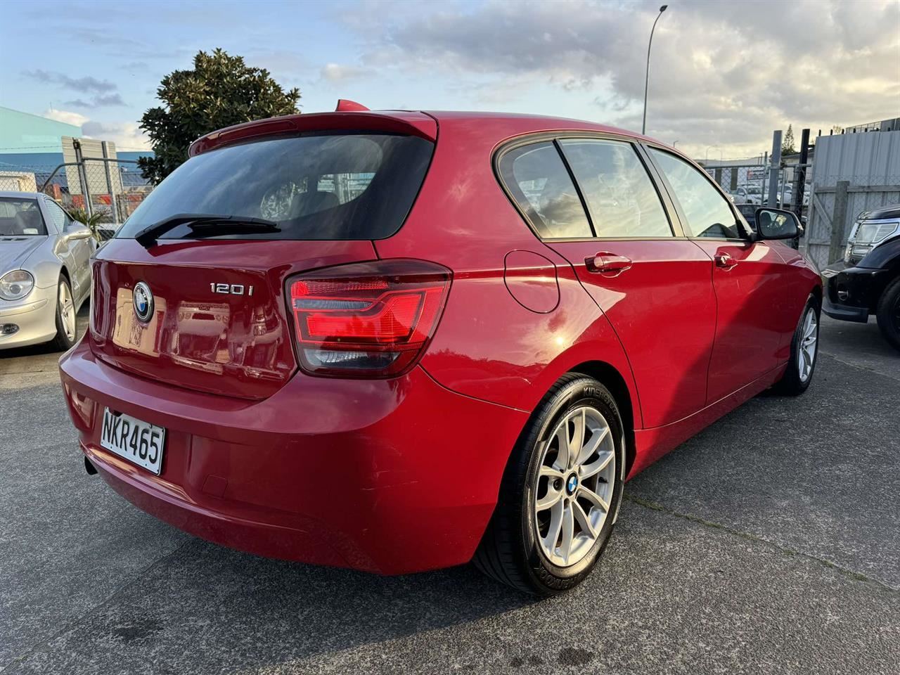 Vehicle image 5