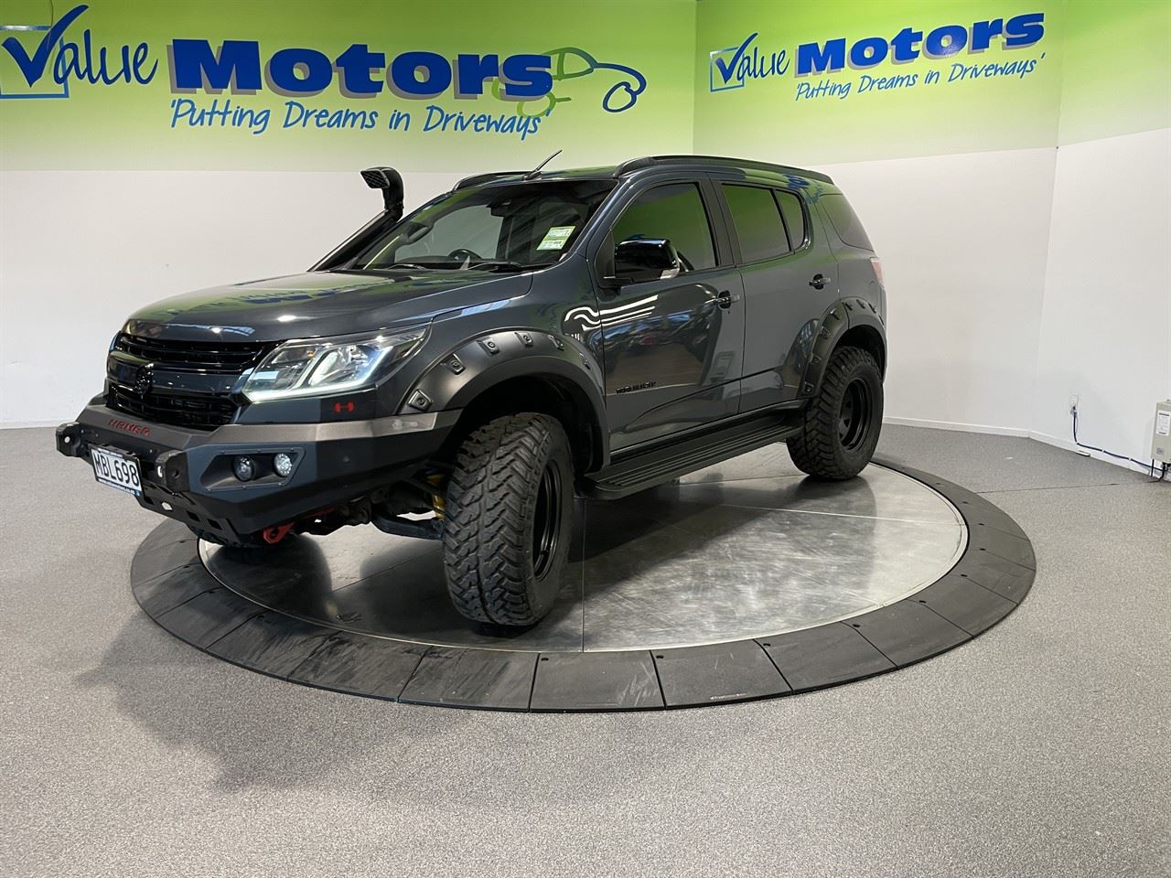 Vehicle image 3