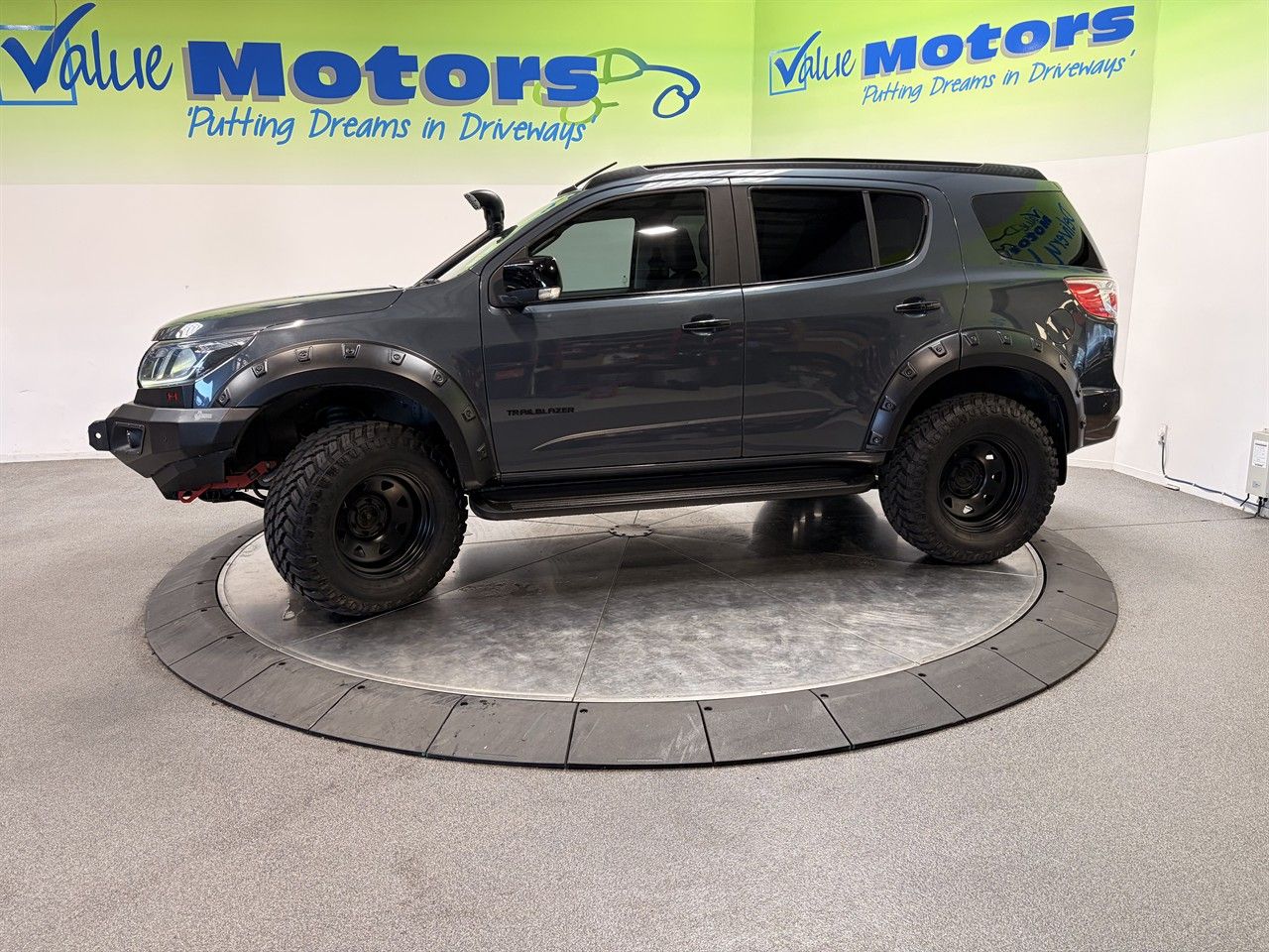 Vehicle image 4