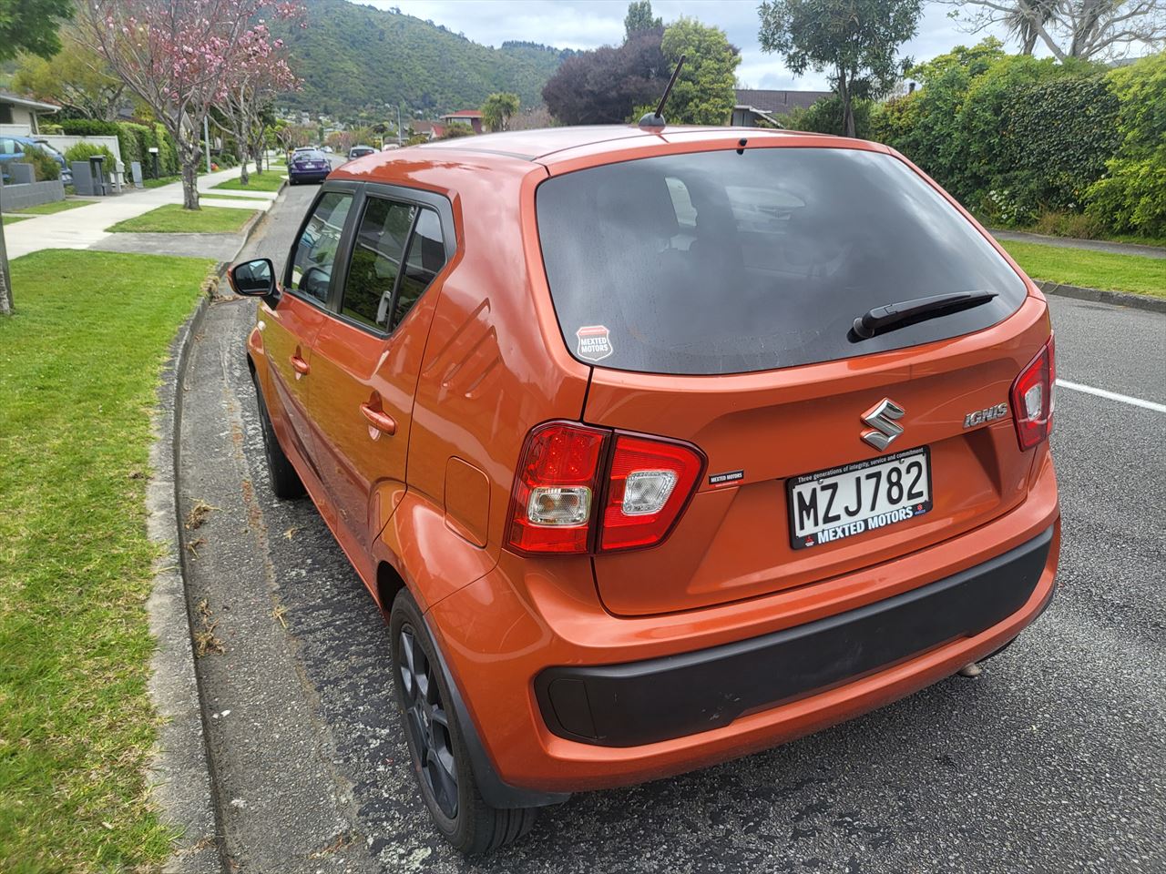 Vehicle image 3