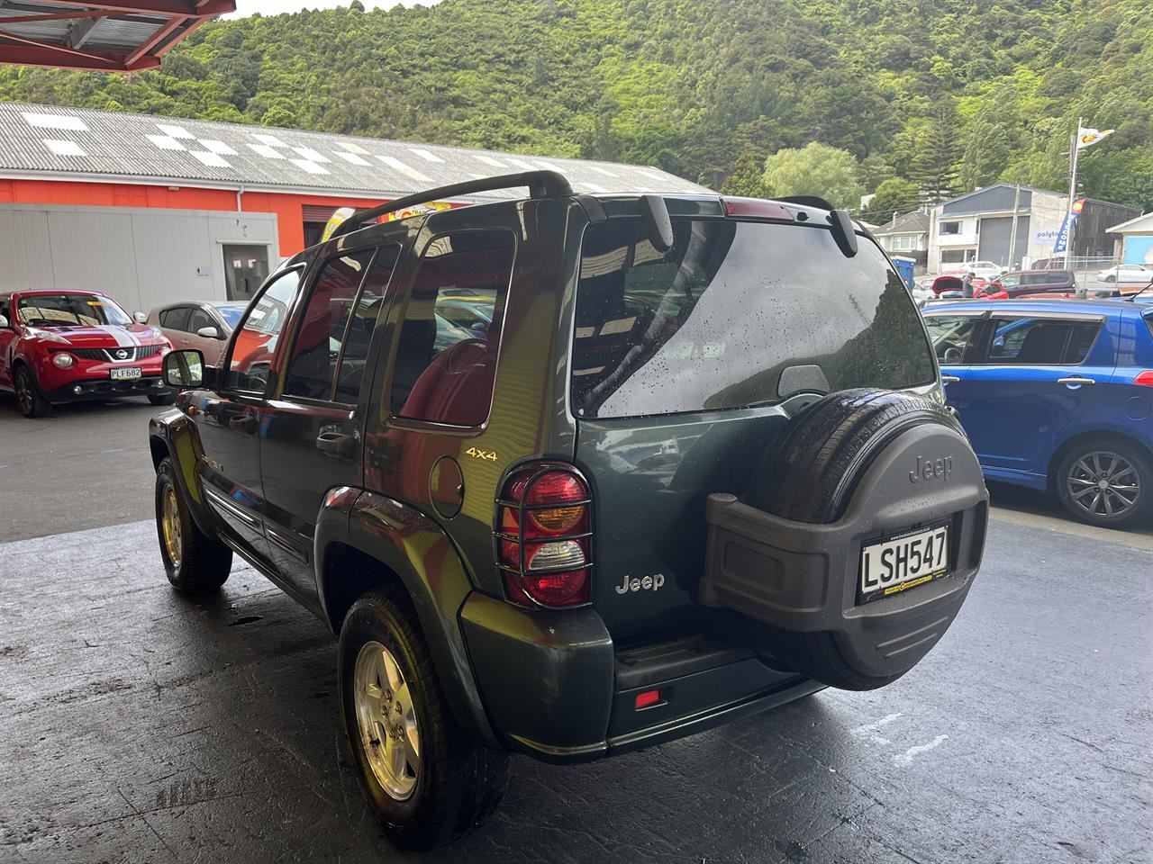 Vehicle image 4