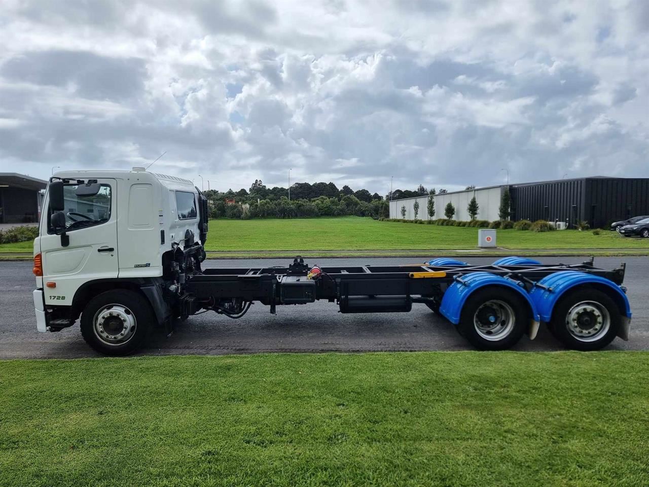 Vehicle image 5