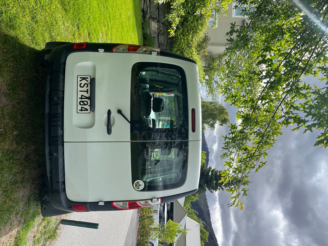 Vehicle image 5