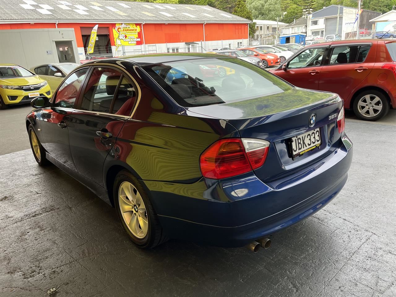 Vehicle image 4