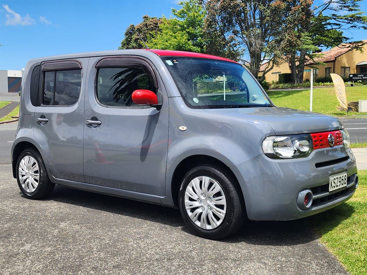 Vehicle image 4