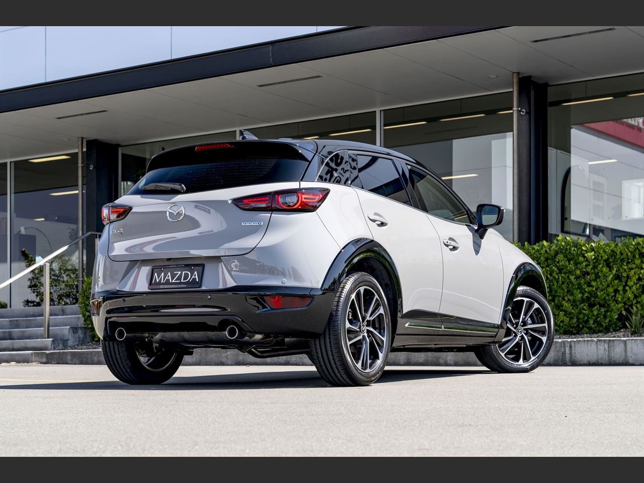 Vehicle image 4