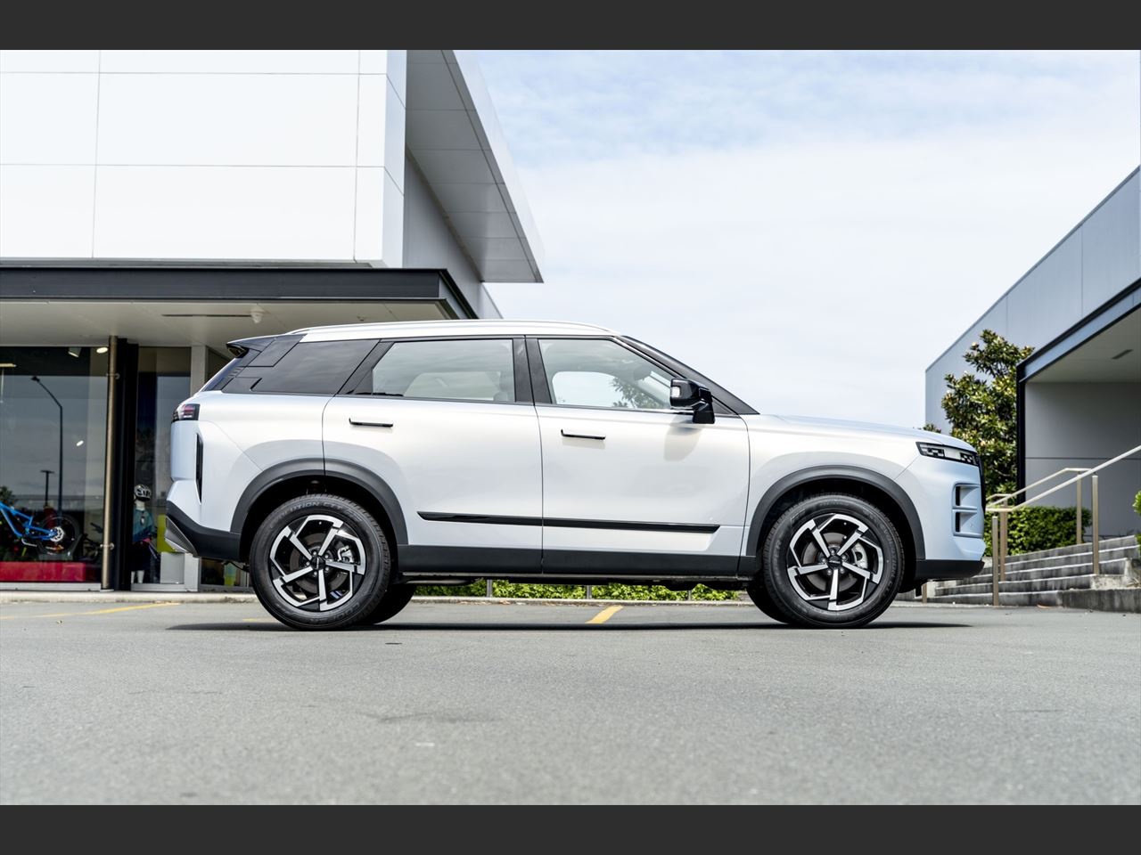 Vehicle image 3