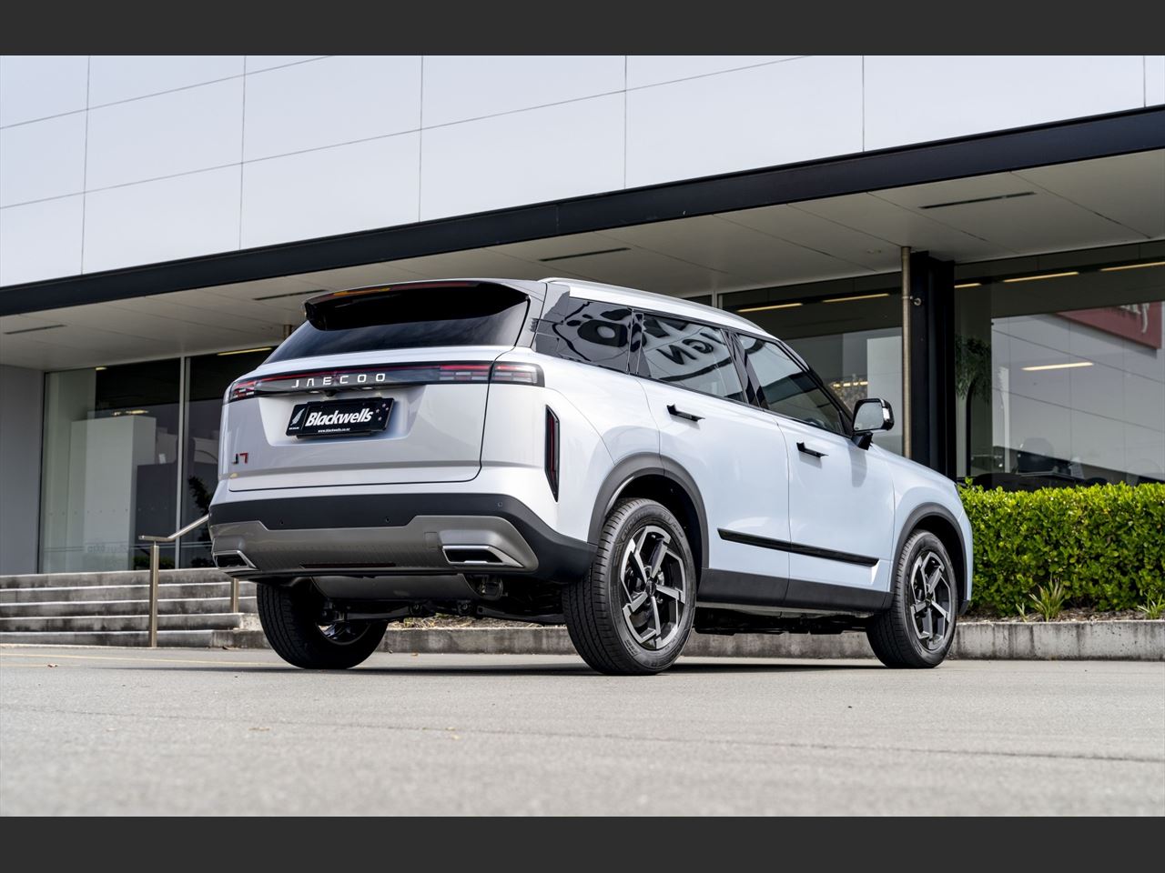 Vehicle image 4