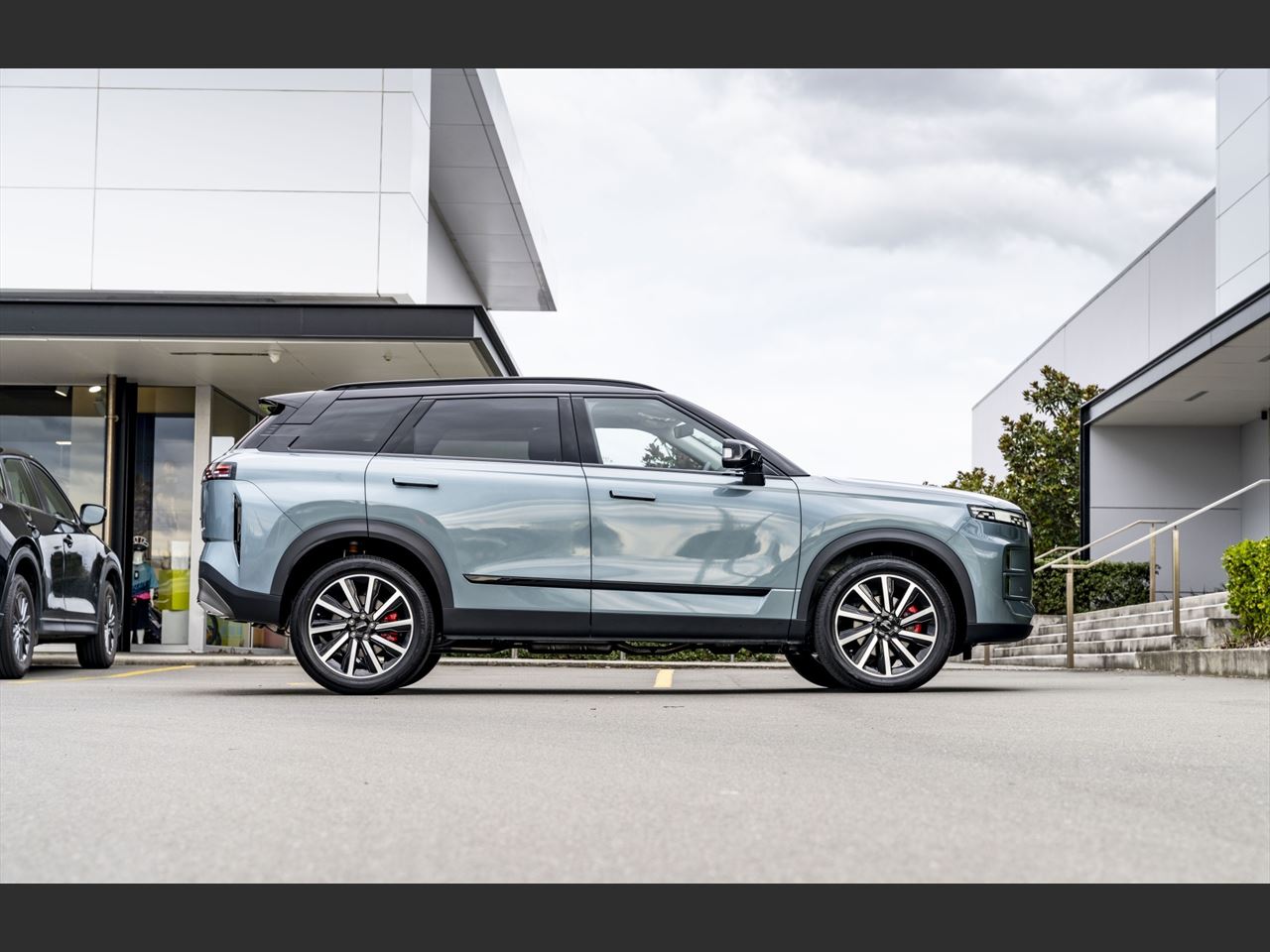 Vehicle image 3