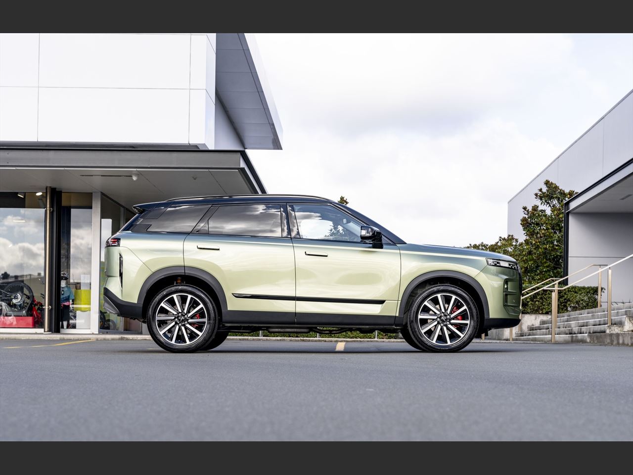 Vehicle image 4