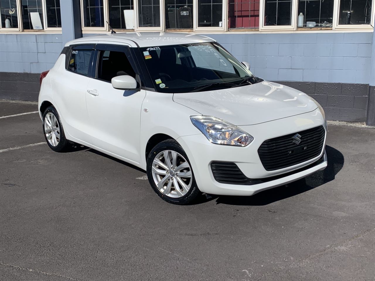 Vehicle image 5