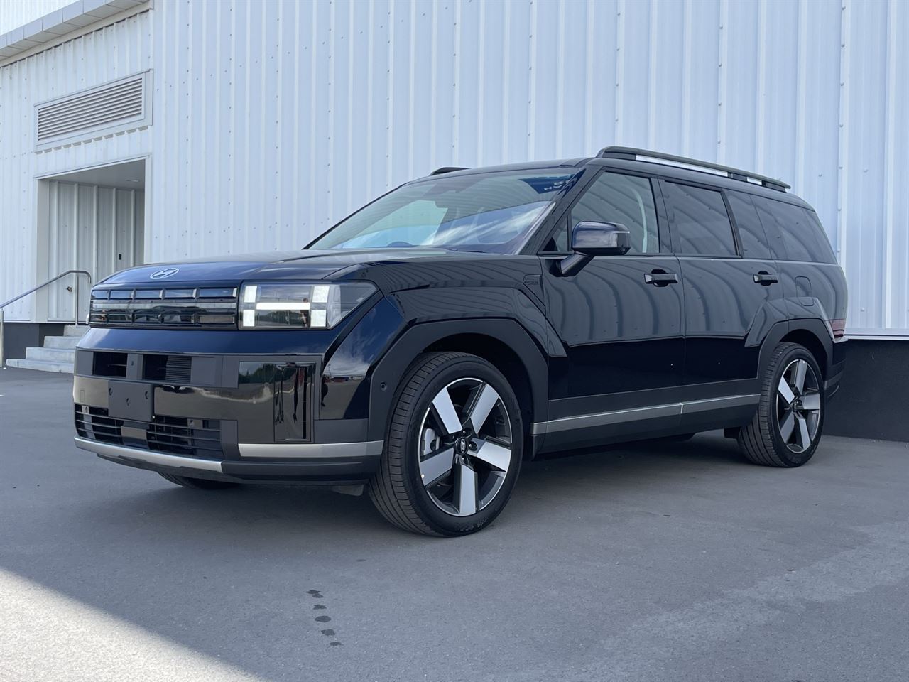 Vehicle image 4