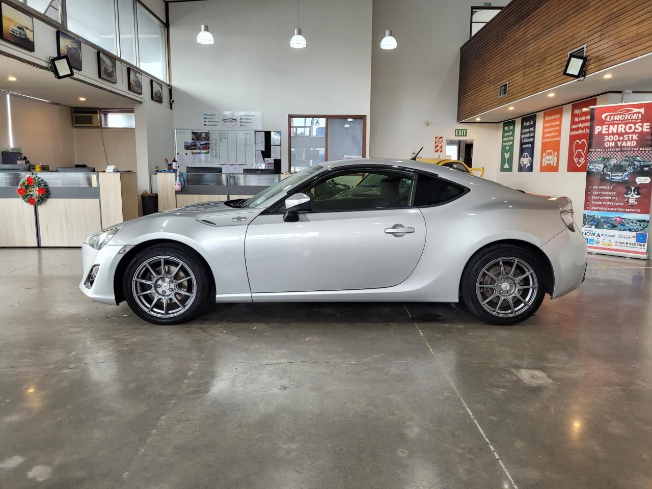 Vehicle image 4
