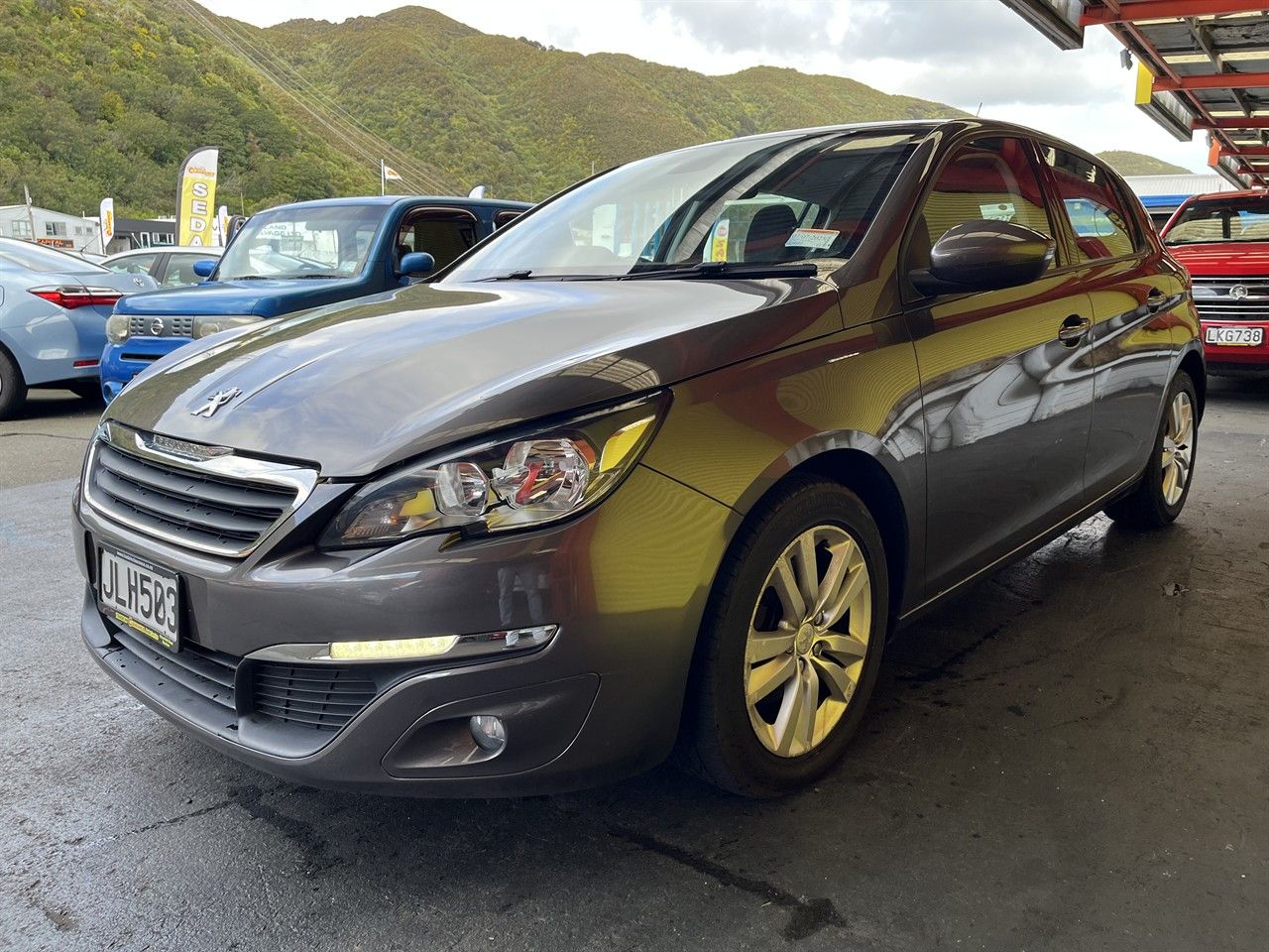 Vehicle image 3