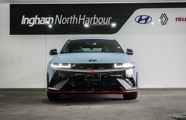 Vehicle image 4