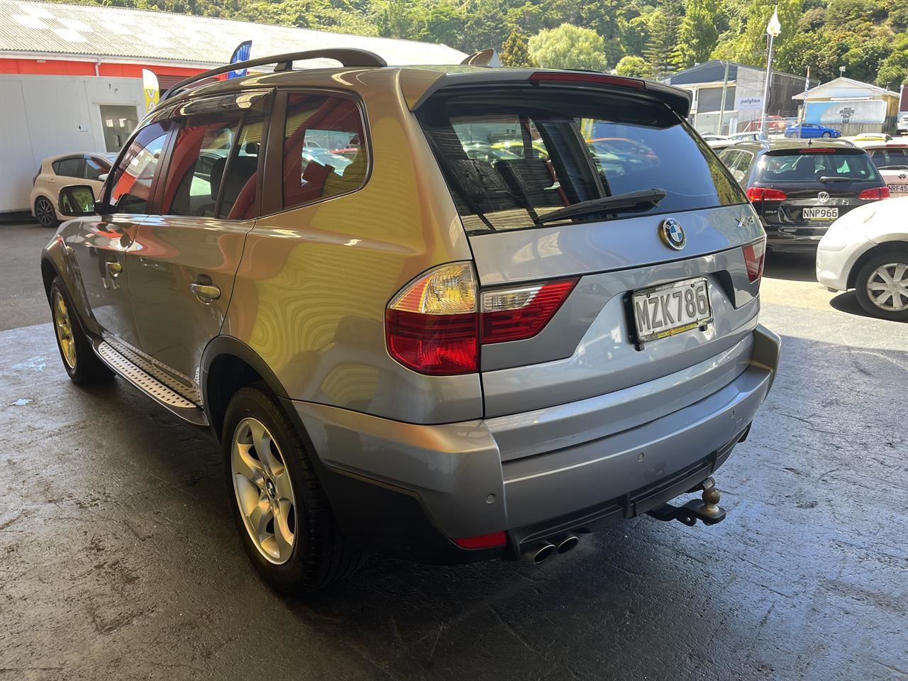 Vehicle image 4
