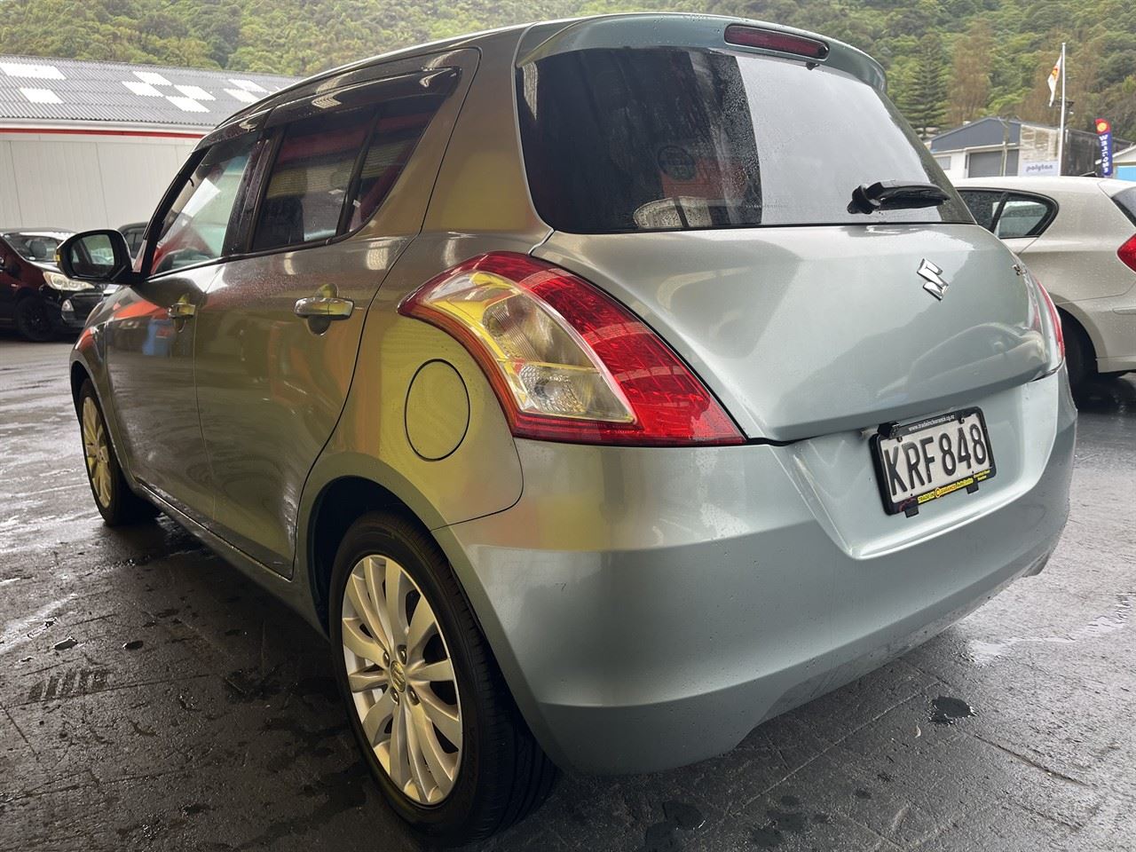 Vehicle image 4